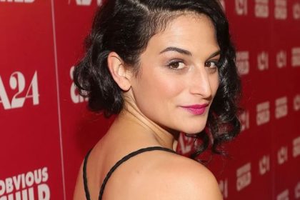 Jenny Slate to Publish New Essay Collection lifeJenny Slate to Publish New Essay Collection lifespanspan